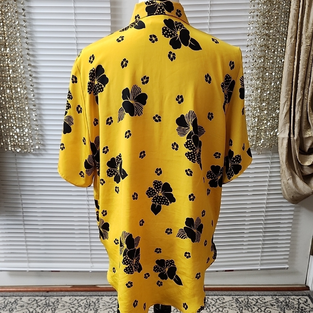 Jenni Bright Yellow and Black Floral Button Down Shirt - Picture 4 of 5